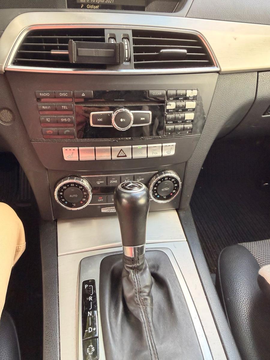 Mercedes-Benz 200 2012 — photo 7