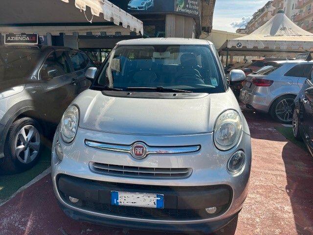 Fiat 500L 2014 — вигляд ззаду