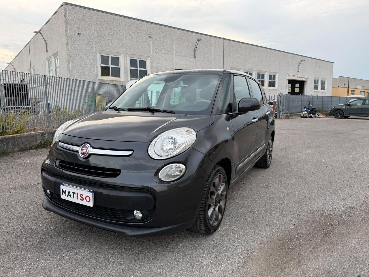 Fiat 500L 2014 — interior