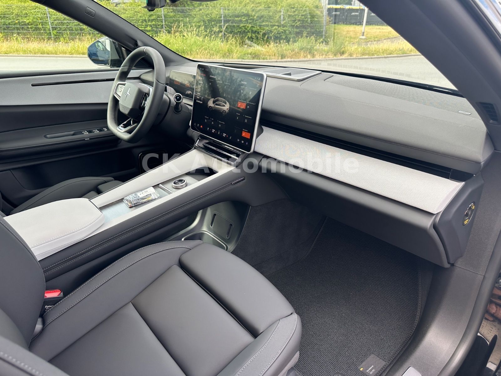 Fahrzeugabbildung Polestar 4 LRDM 400 kW Long Range Dual/Pano/Head-Up