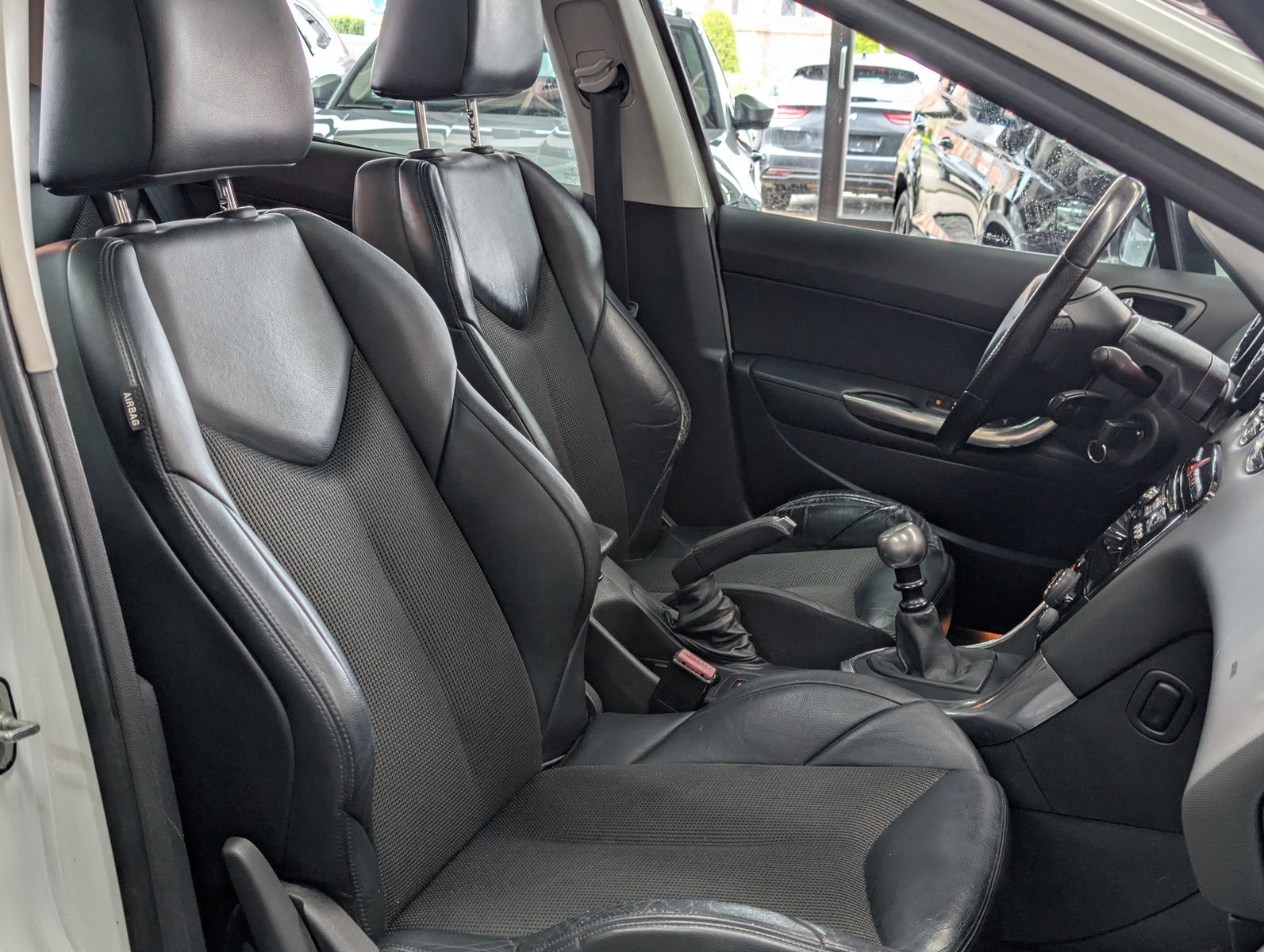 Fahrzeugabbildung Peugeot 308 GTi LEDER PANO XENON TEMP PDC NAVI 18-ZOLL