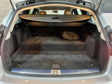 Fahrzeugabbildung Mercedes-Benz E 300de*T-Modell*Avantgarde*WIDESCREEN*AMBILIGHT