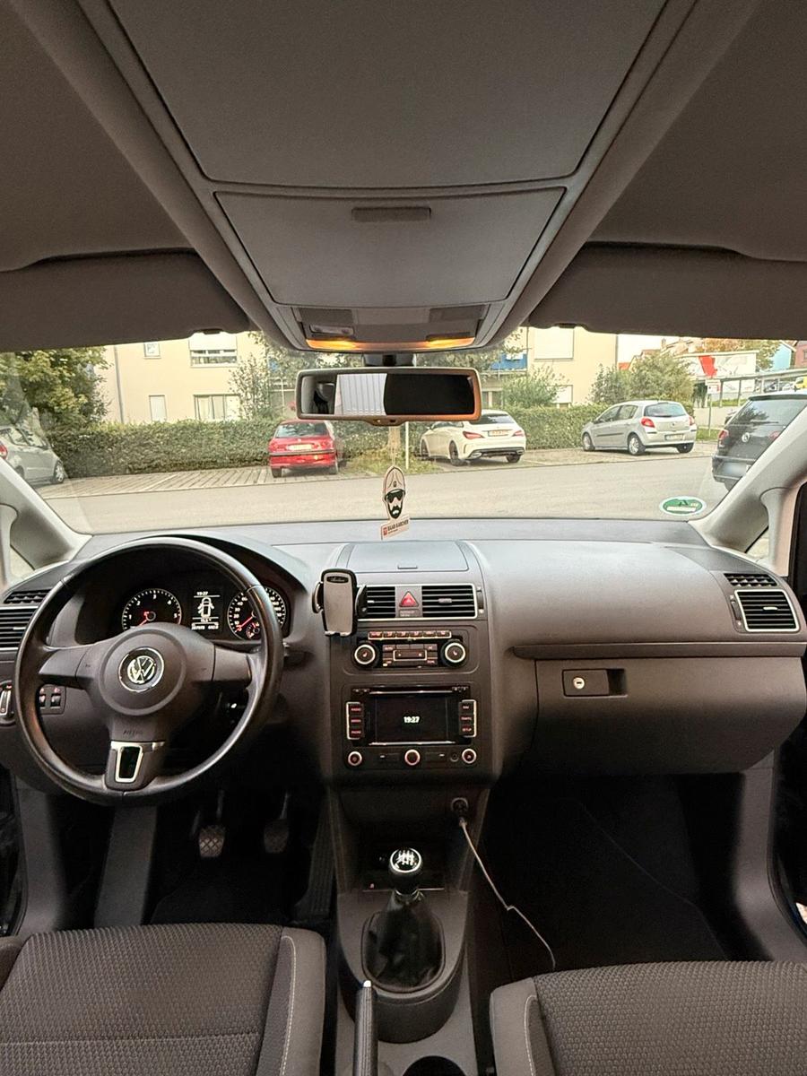 Volkswagen Touran 2011 — photo 7
