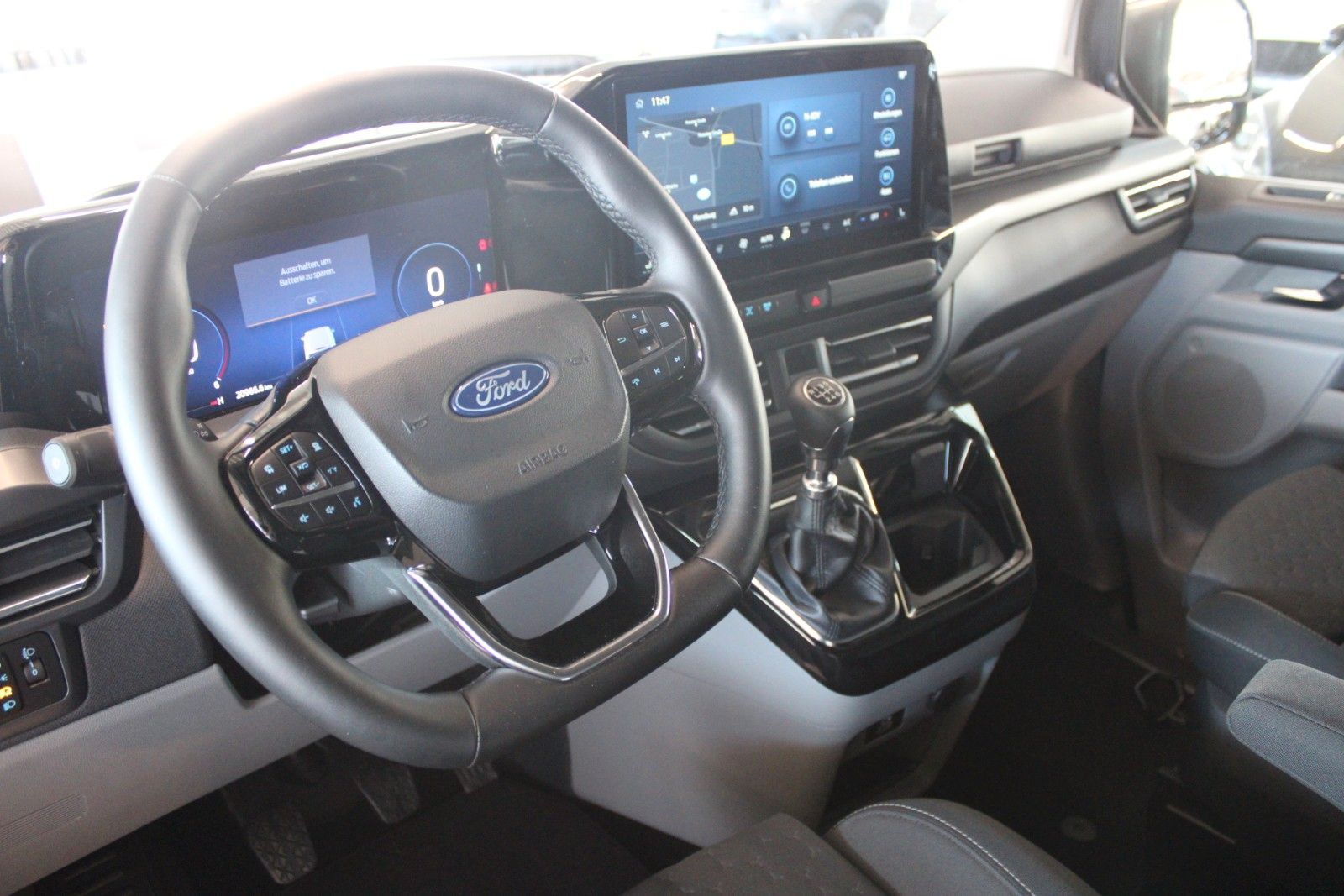 Fahrzeugabbildung Ford Tourneo Custom L2 8-Sitzer Titanium AHK LED ACC