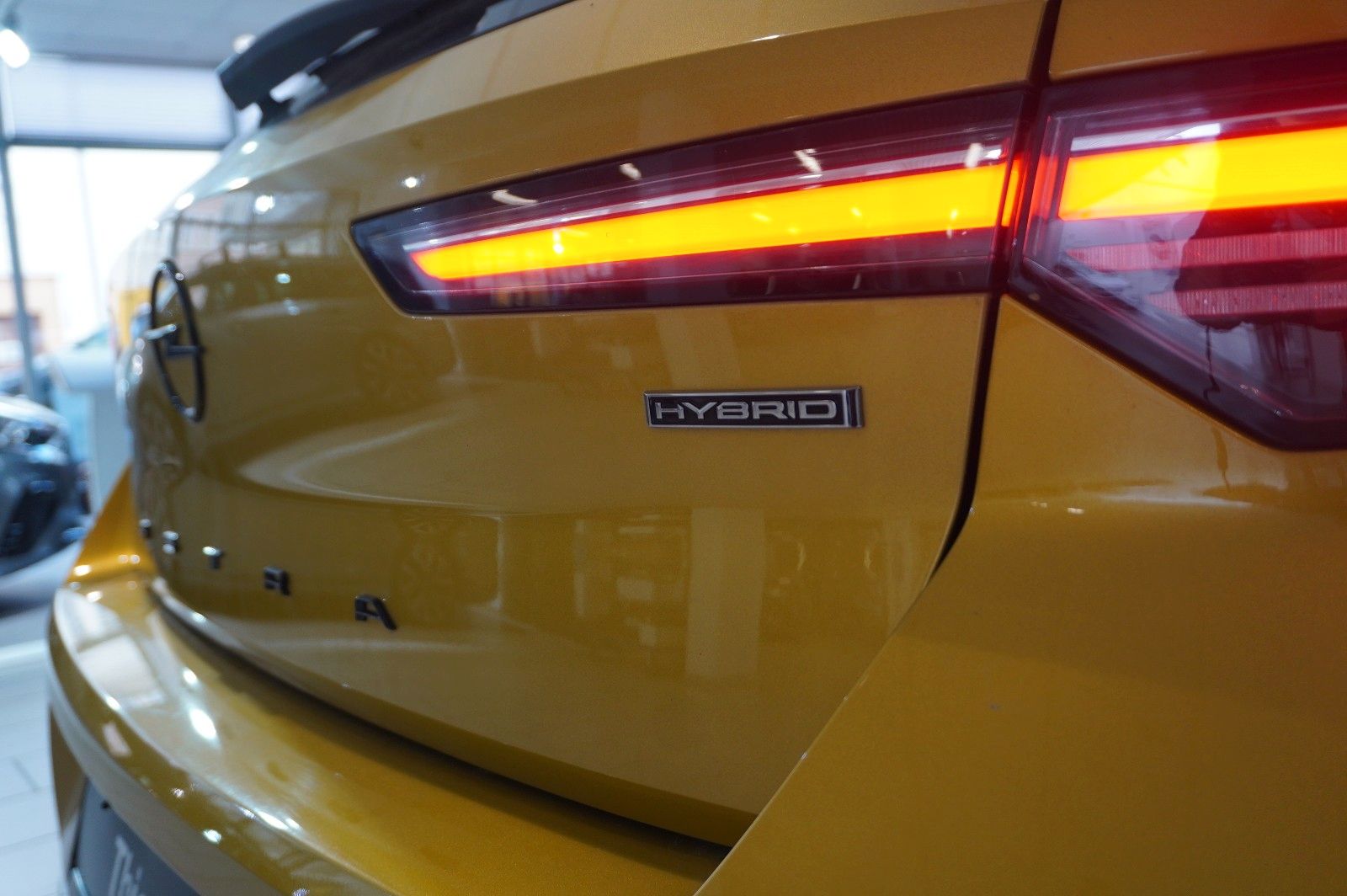 Fahrzeugabbildung Opel Astra L Lim. 1.6 HYBRID ULTIMATE NAVI/360°/HUD