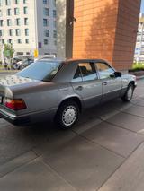 Mercedes-Benz 200 - Mercedes-Benz 200 aus 1990