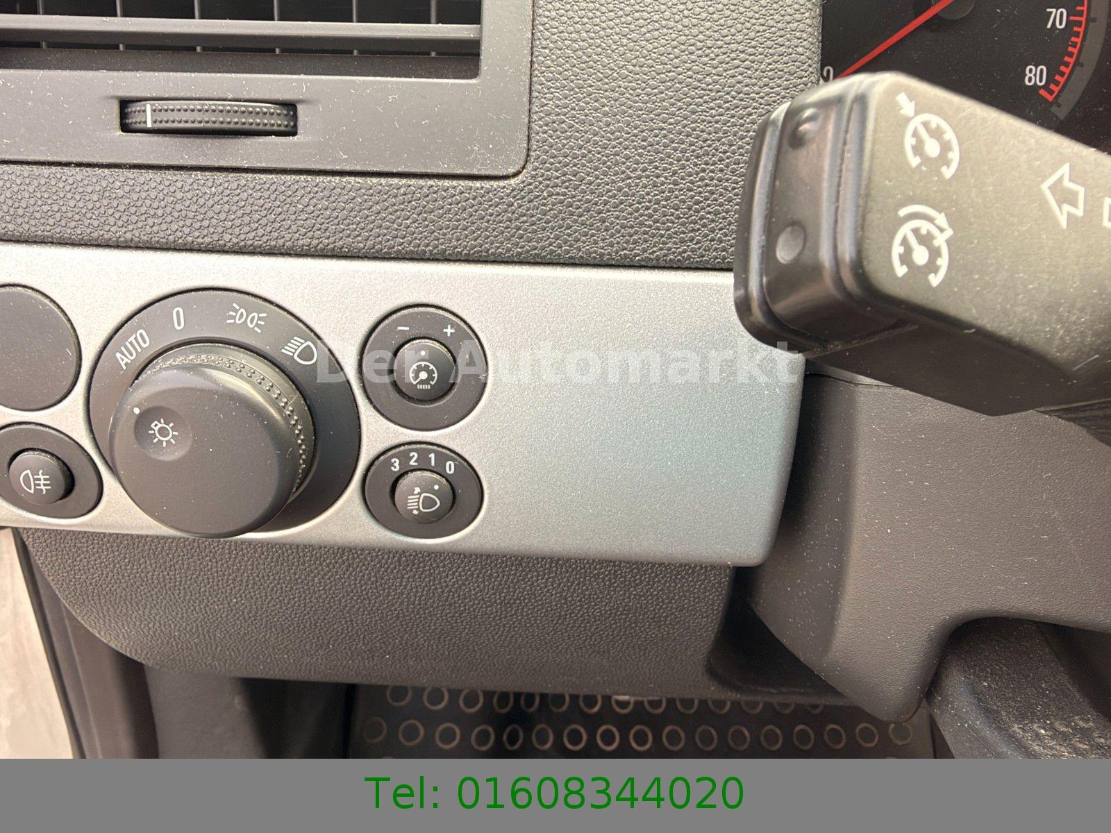 Opel Astra 2009 — photo 11