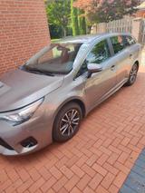 Toyota Avensis 1,8-l-Valvematic Comfort Touring Spo... - gebrauchte Toyota Avensis aus dem Jahr 2015