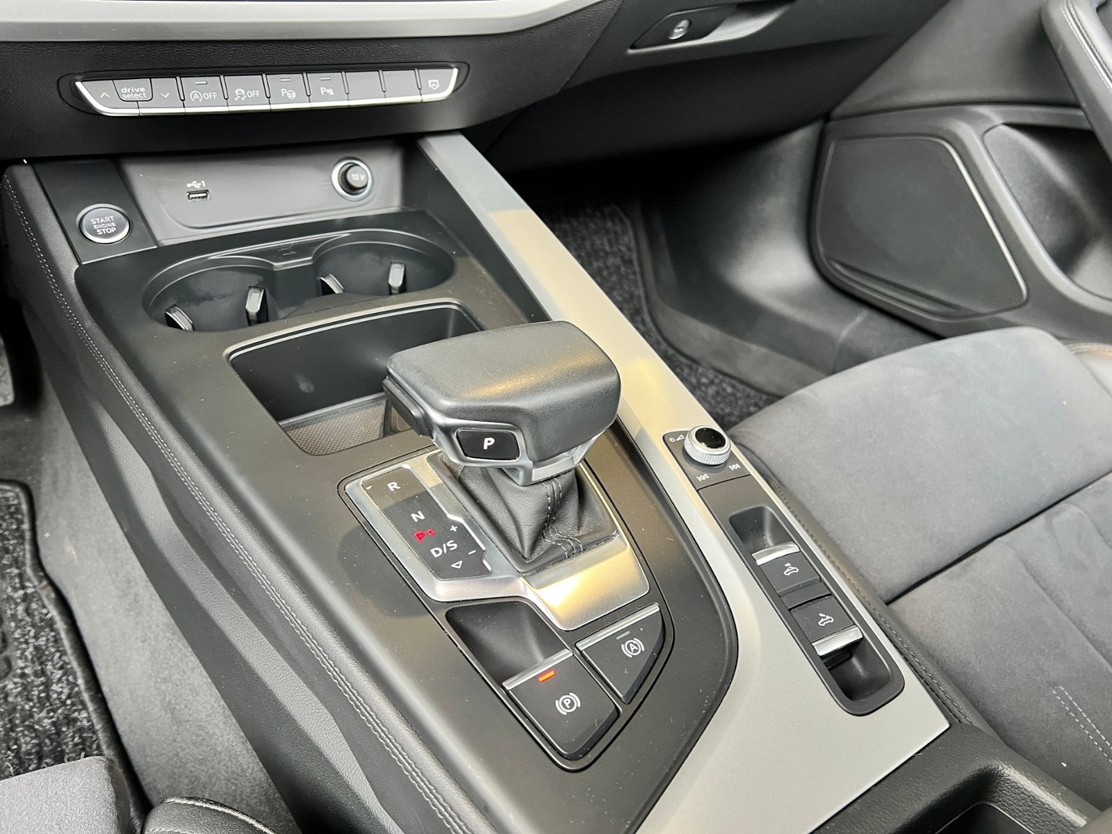 Fahrzeugabbildung Audi A5 Cabriolet 40 TFSI quattro HUD LED NAV RFK SHZ