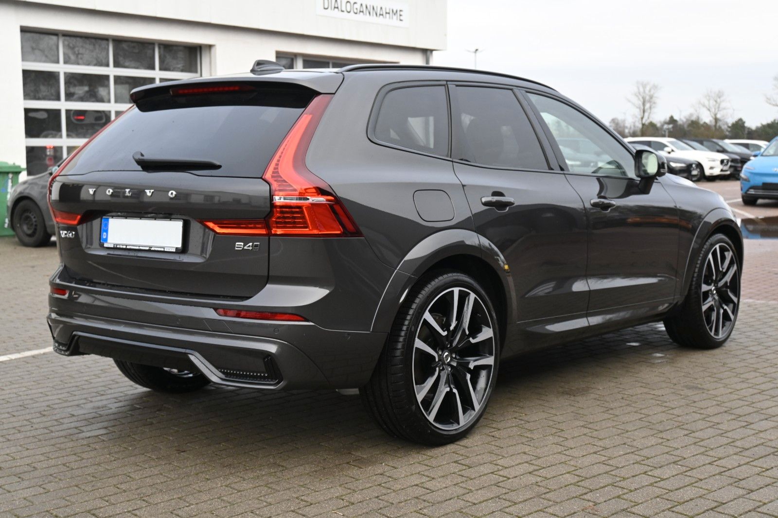 Fahrzeugabbildung Volvo XC60 B4D AWD Ultimate Dark*STDHZG*B&W*LUFT*ACC