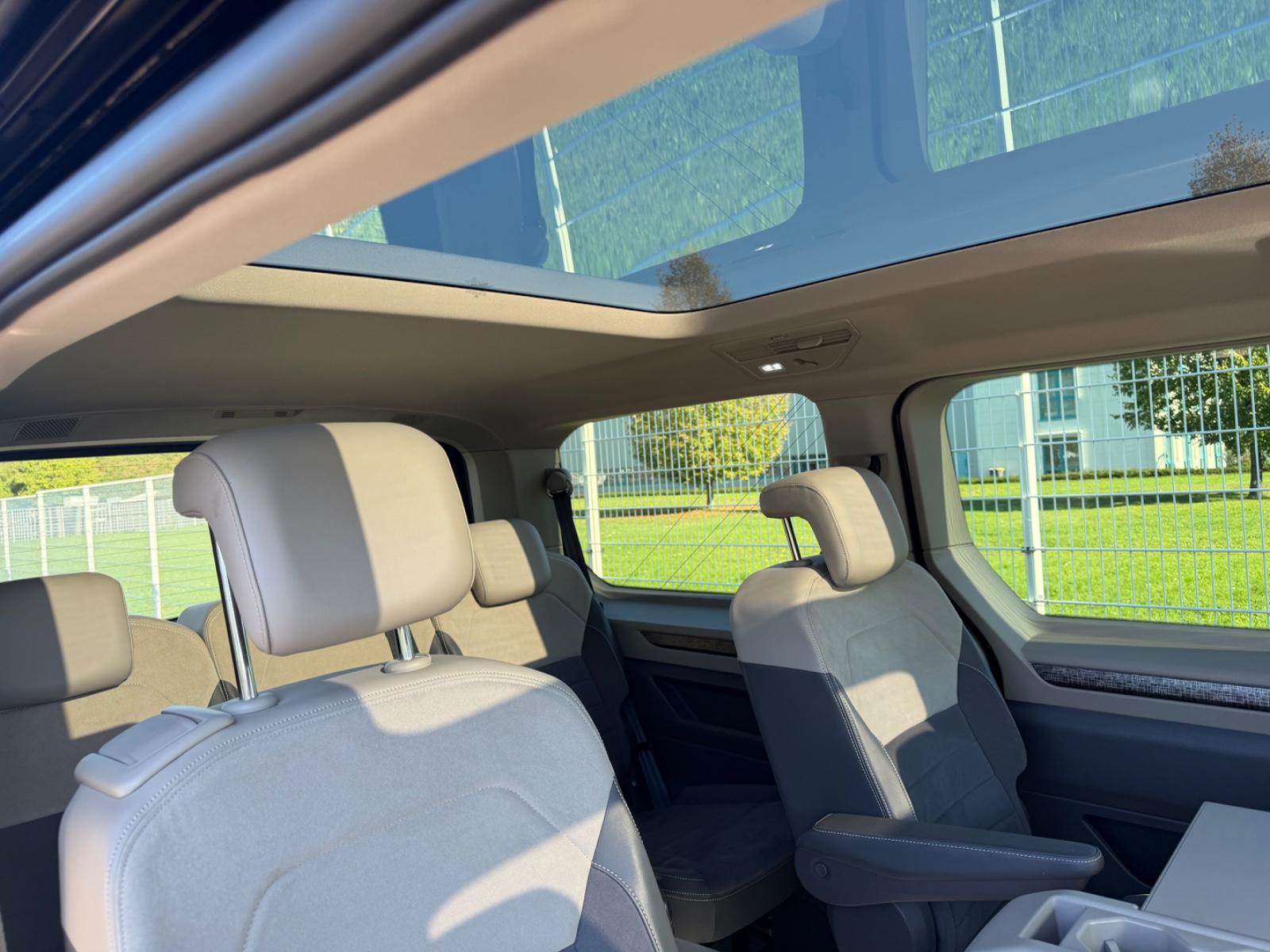 Volkswagen T7 Multivan eHybrid lang Panorama/7Sitze-Voll!