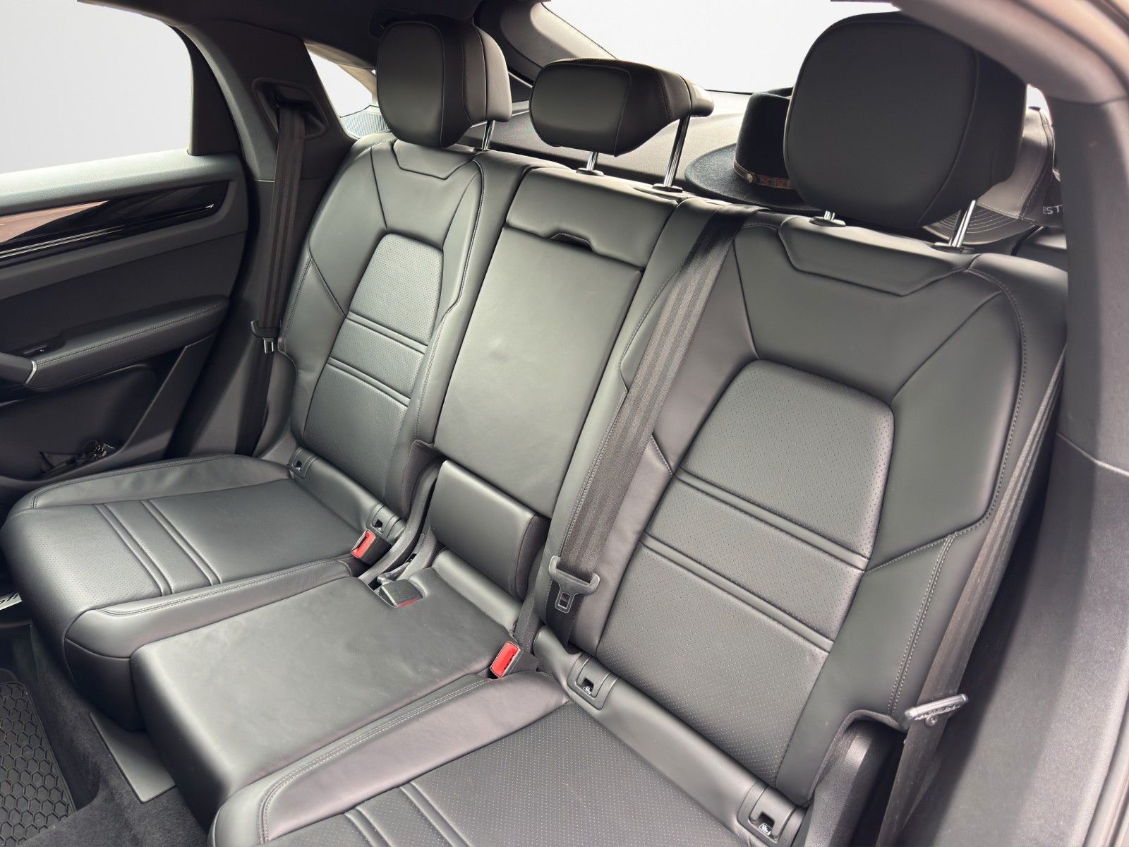 Fahrzeugabbildung Porsche CAYENNE COUPE 360° PANO HUD AHK KAM 20" MEMORY