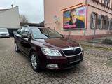 Skoda Octavia Combi Elegance Xenon/Schiebedach/AHK - Skoda Octavia aus 2010: Kombi