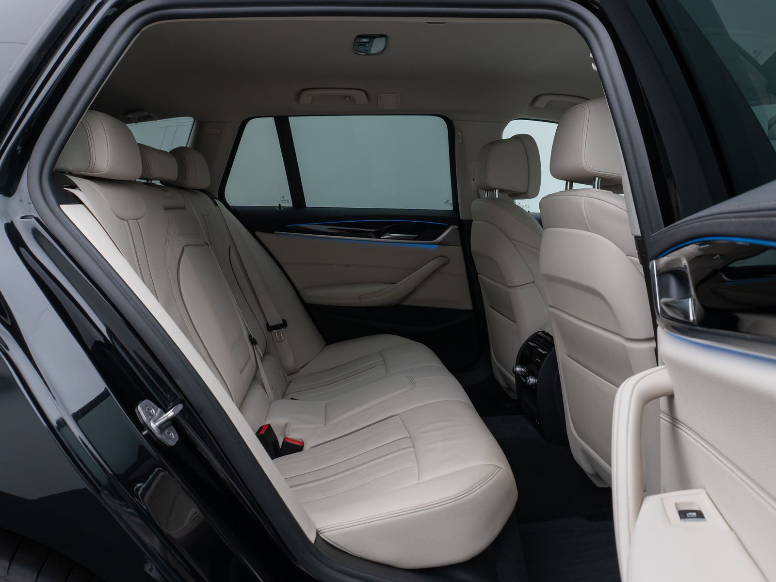 Fahrzeugabbildung BMW 530e xD Luxury Line KameraHUD DAB HiFi Komfort