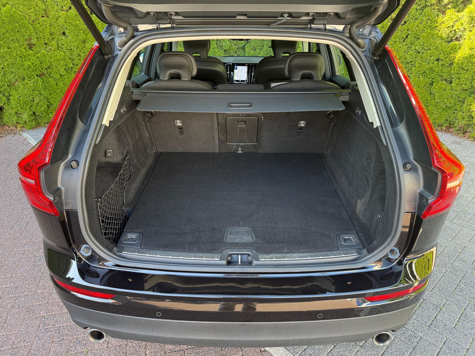 Fahrzeugabbildung Volvo XC60 Momentum Pro 2WD LED+NAVI+AHK+KAM+PARK+DAB+