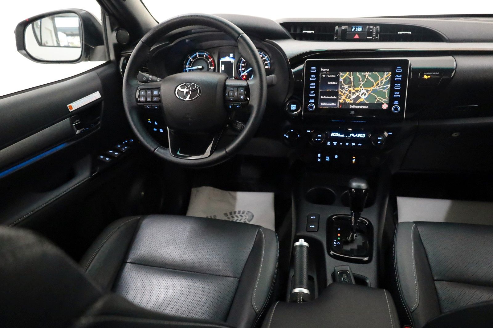 Fahrzeugabbildung Toyota Hilux 2.8 D-4D Invincible,DOKA,ACC,Leder,Nav,AHK