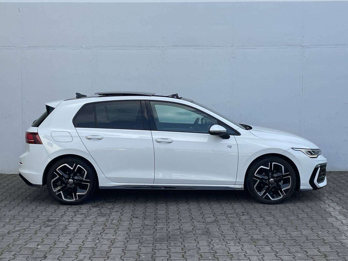 Golf VIII 1.5 eTSI DSG R-Line Pano/Standhzg/Kame