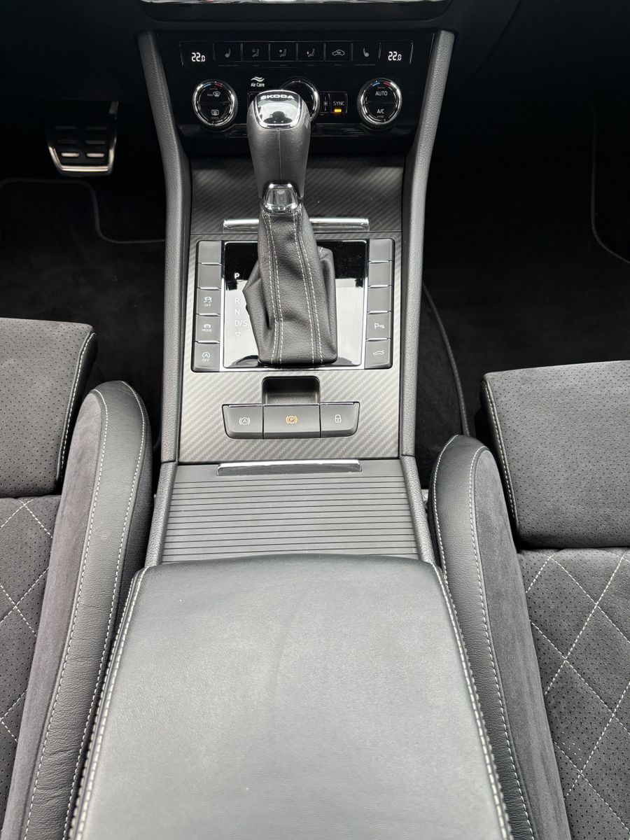 Fahrzeugabbildung SKODA Superb Combi 2.0 TDI DSG Sportline NAV+LED+VCOCK