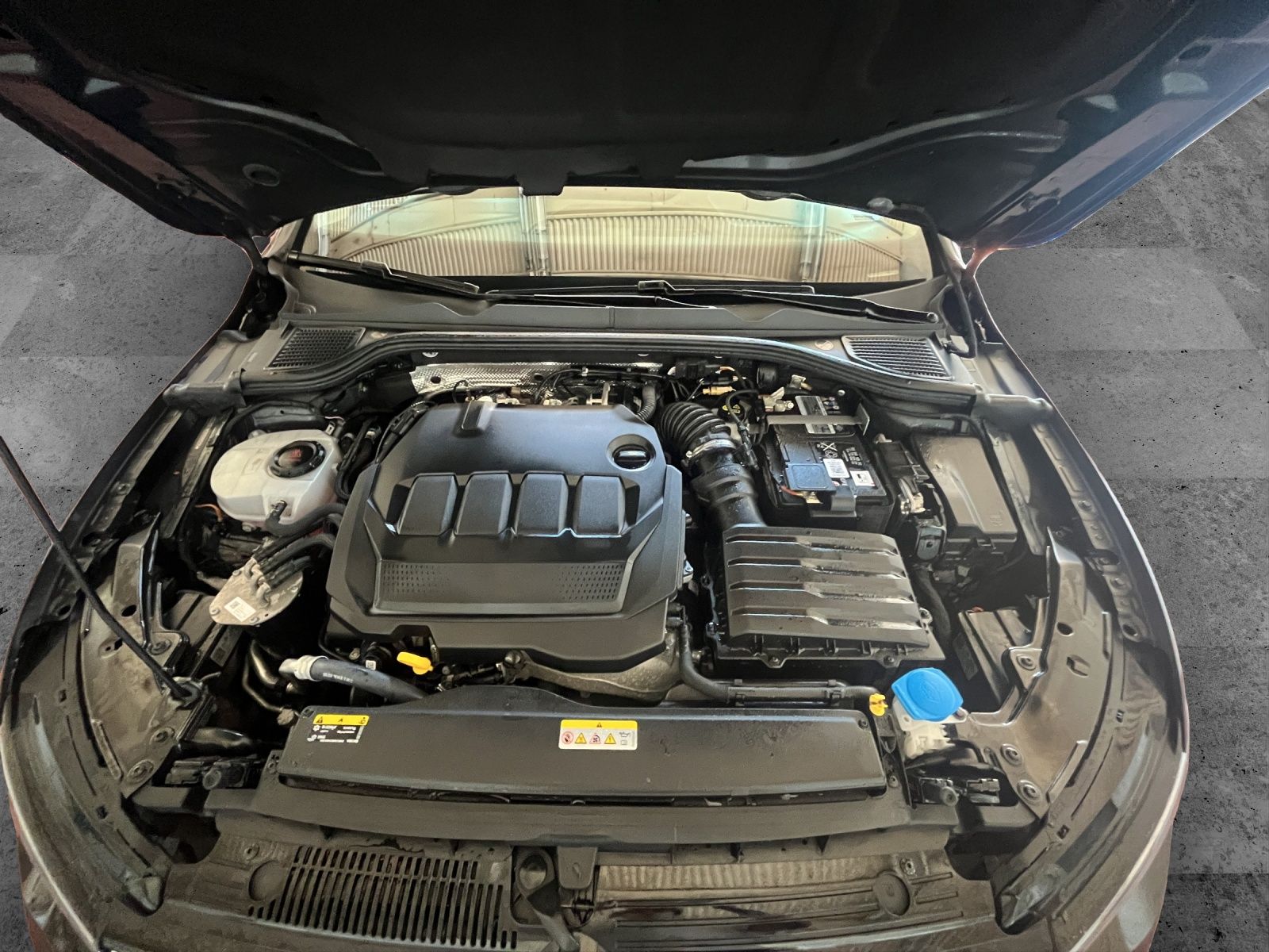 Fahrzeugabbildung Volkswagen Golf VIII Variant TDI Life DSG LED Navi AID PDC