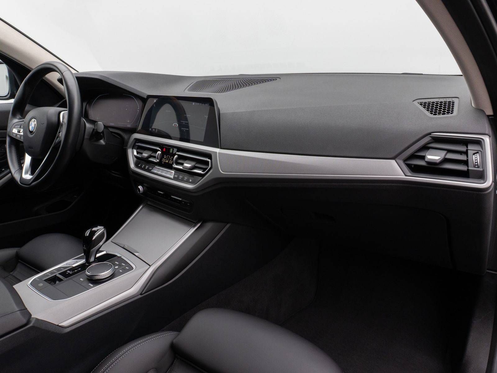 Fahrzeugabbildung BMW 320d DAB CockPitPr PDC AHK Stop&Go Komfort Sport