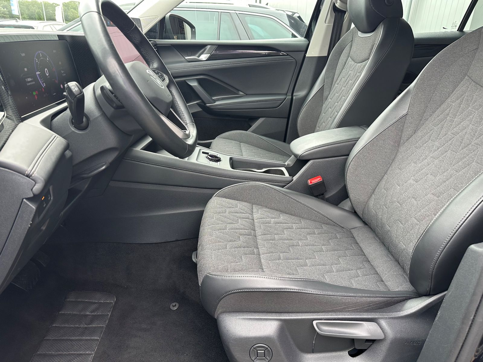 Fahrzeugabbildung Volkswagen Tiguan 2.0 TDI DSG Life NAV+LED+AHK+HUD+KAM+ACC