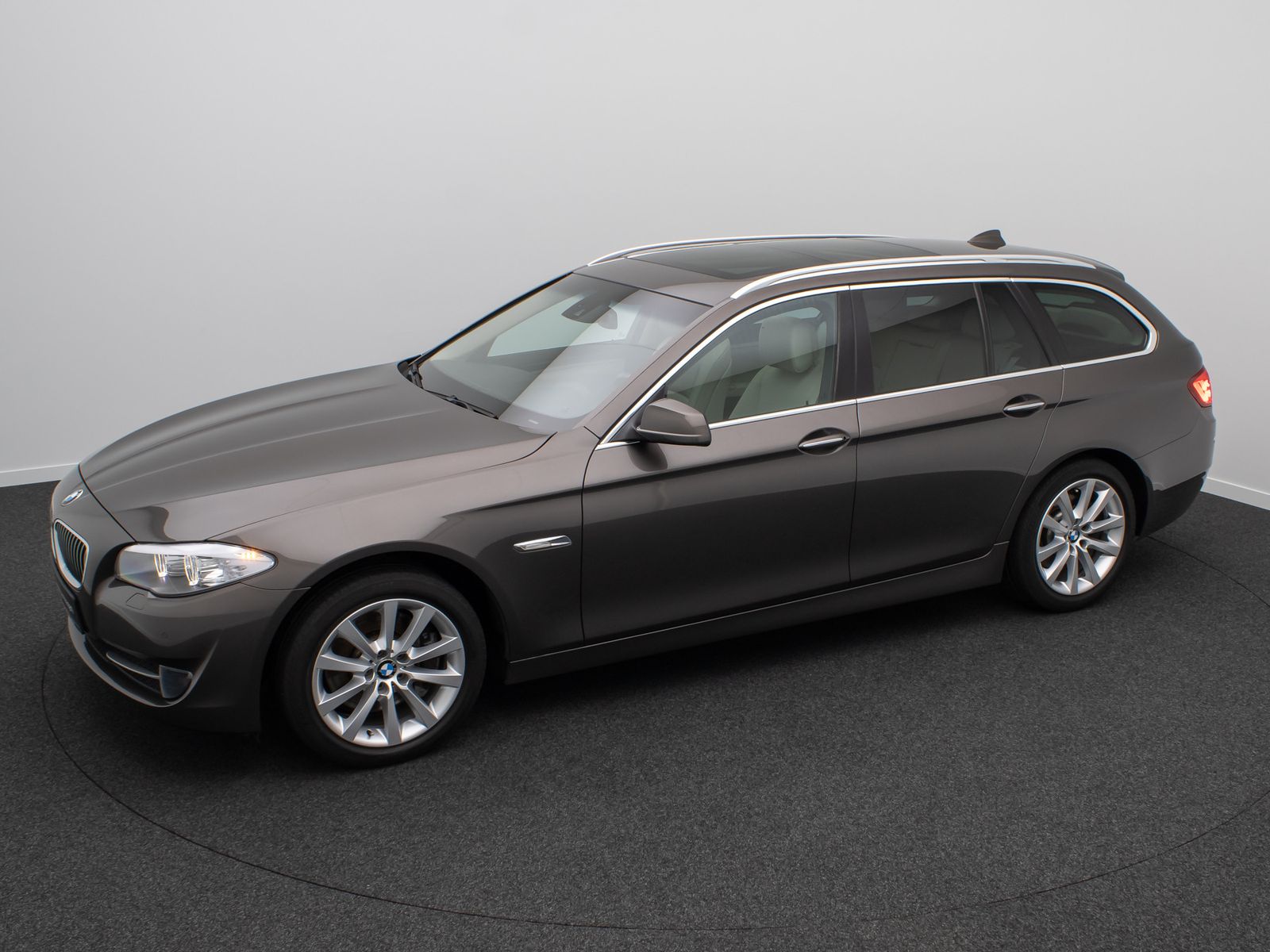 Fahrzeugabbildung BMW 525d Memory Bi-Xenon GeschwindigReg NaviPro HiFi