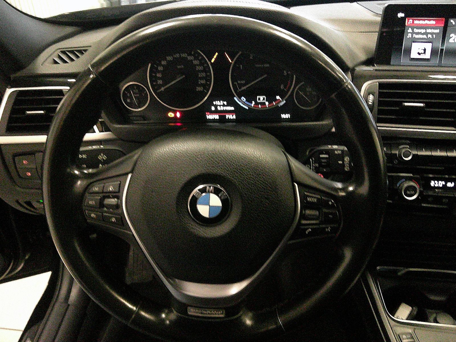 Fahrzeugabbildung BMW 320d xDrive Luxury Line / NAVI / LEDER /H&KSOUND