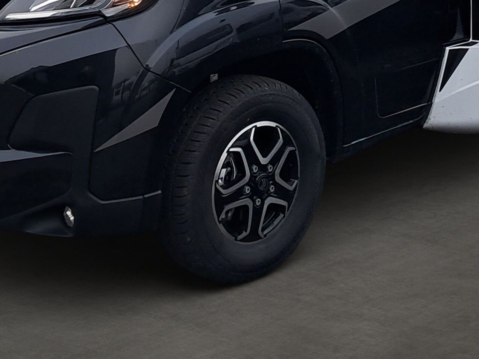 Fahrzeugabbildung Sunlight Adventure T 67 Automatik, Dörr Edition, TV