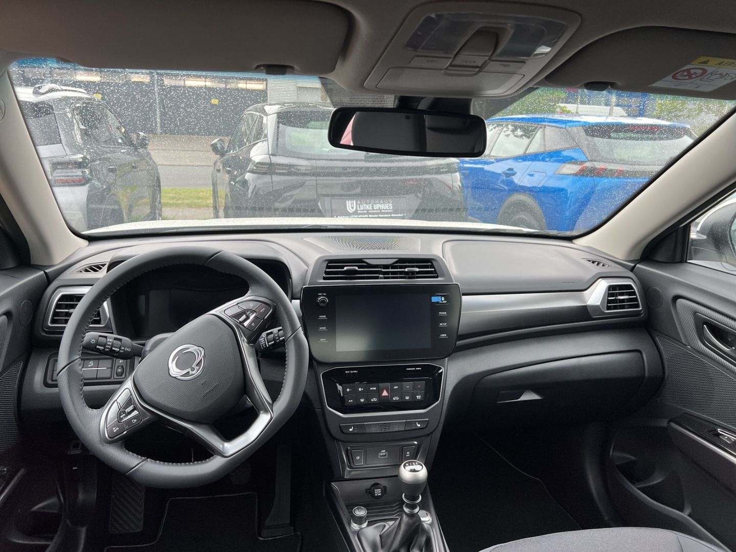 Fahrzeugabbildung KGM Tivoli Nomad MT Navi CarPlay DAB SHZ Spurhalte.
