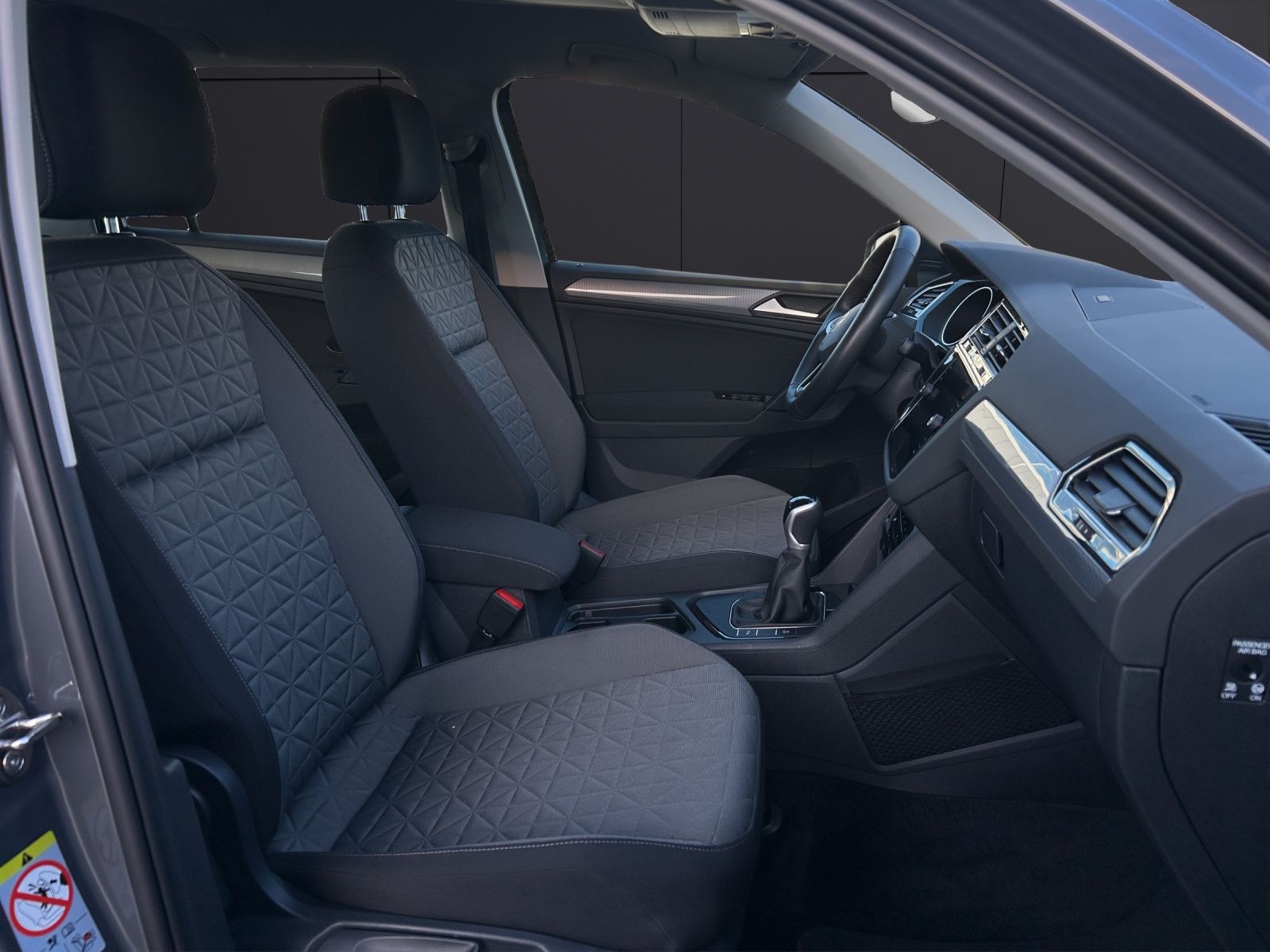 Fahrzeugabbildung Volkswagen Tiguan TSI Life LED ACC SH LRHzg PDC 18" WeConne