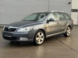 Skoda Octavia 1.4 TSI Ambiente Klima - Skoda Octavia aus 2012 mit Benzin-Antrieb: Kombi, 1.4