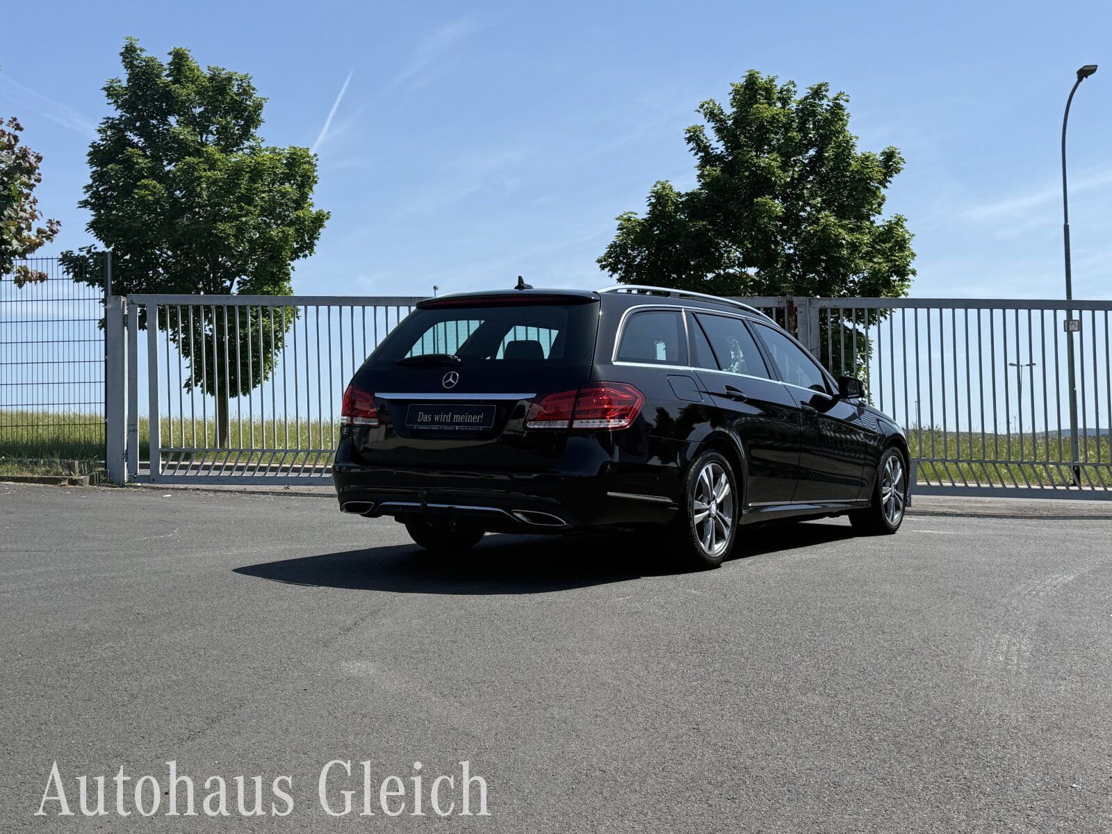 Fahrzeugabbildung Mercedes-Benz E 200 T Avantgarde Comand/AHK/RückfahrkamaraFIS