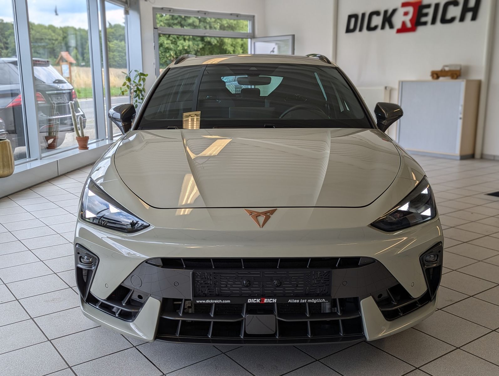 CUPRA Leon 2.0 TSI 4D VZ Matrix Pano Sennheiser AHK 19 - Image 2