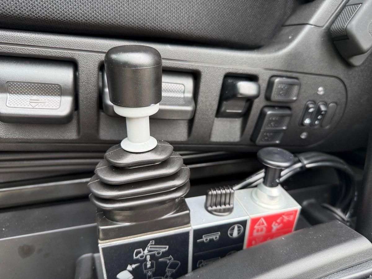 Fahrzeugabbildung Iveco X-Way AD360X54Z HR OFF Meiller Dreiseitenkipper
