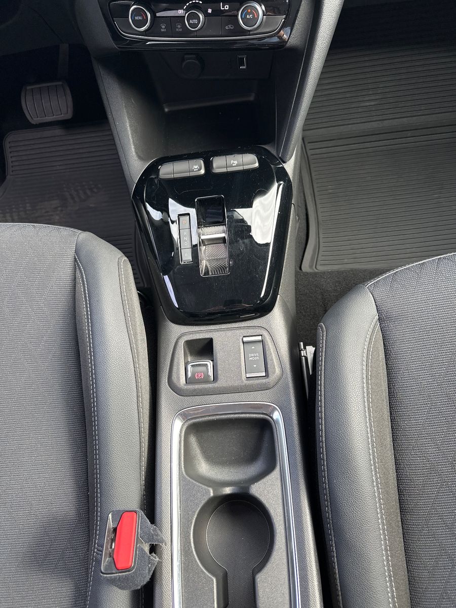 Fahrzeugabbildung Opel Corsa e Elegance NAV+LED+VCOCK+CARPLAY+PP+16ZOLL