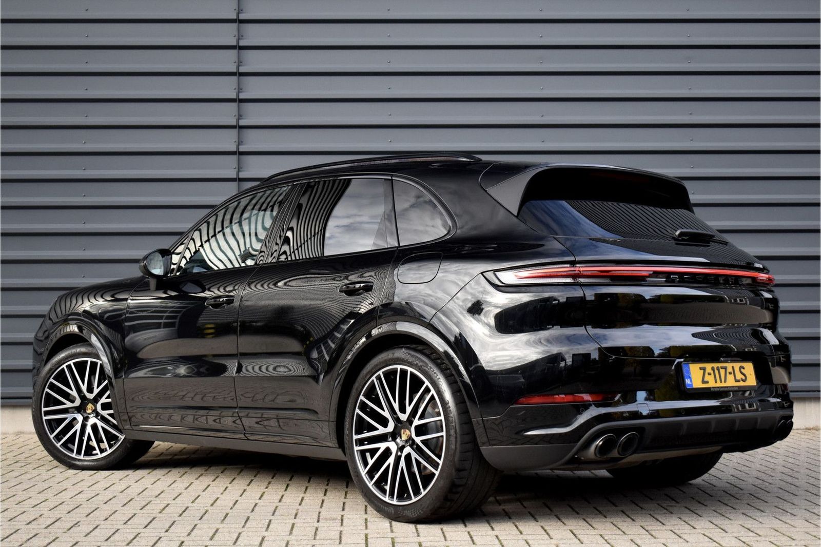 Porsche Cayenne 3.0 E-Hybrid SportDesign | Panorama | 22 imagem 2