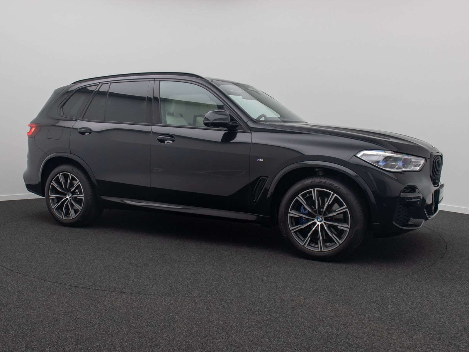 Fahrzeugabbildung BMW X5 xD40i M Sport FondEnt Massage Individual Voll