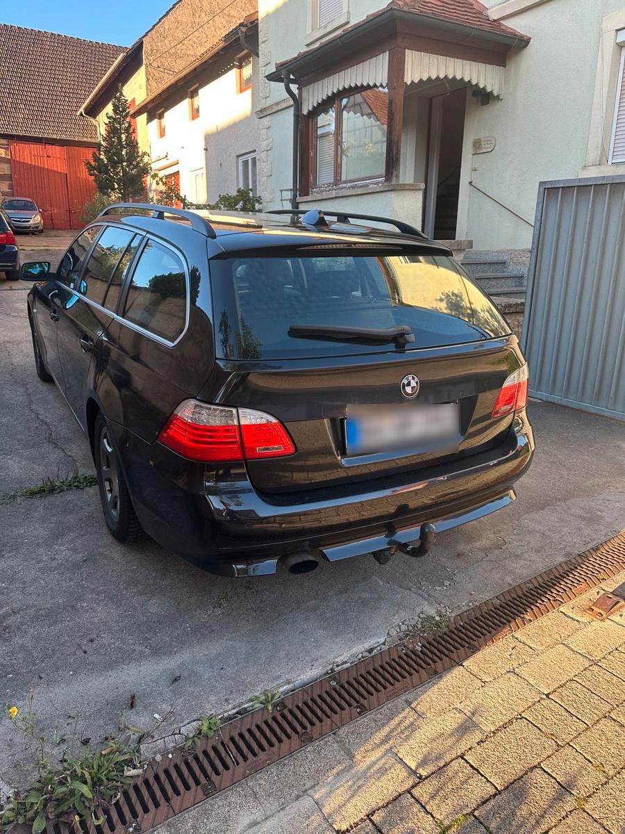 BMW 520 2007 — rear view