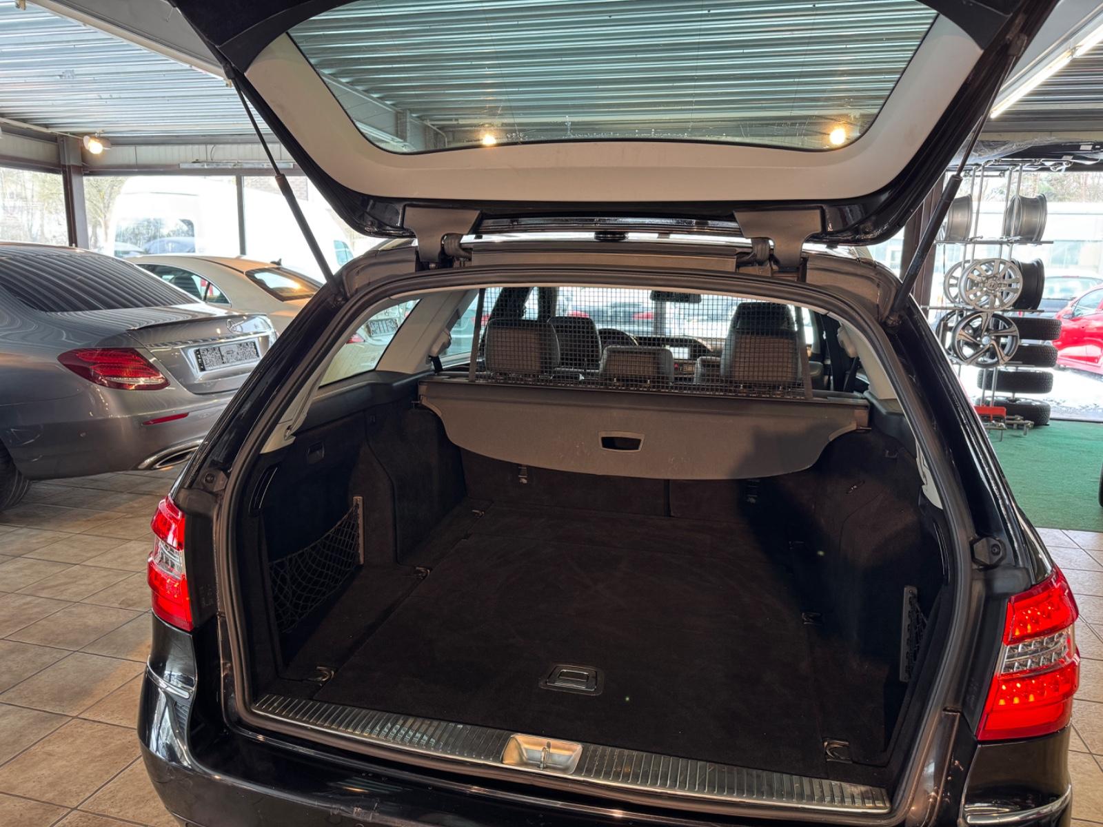 Mercedes-Benz E200 2010 — photo 17
