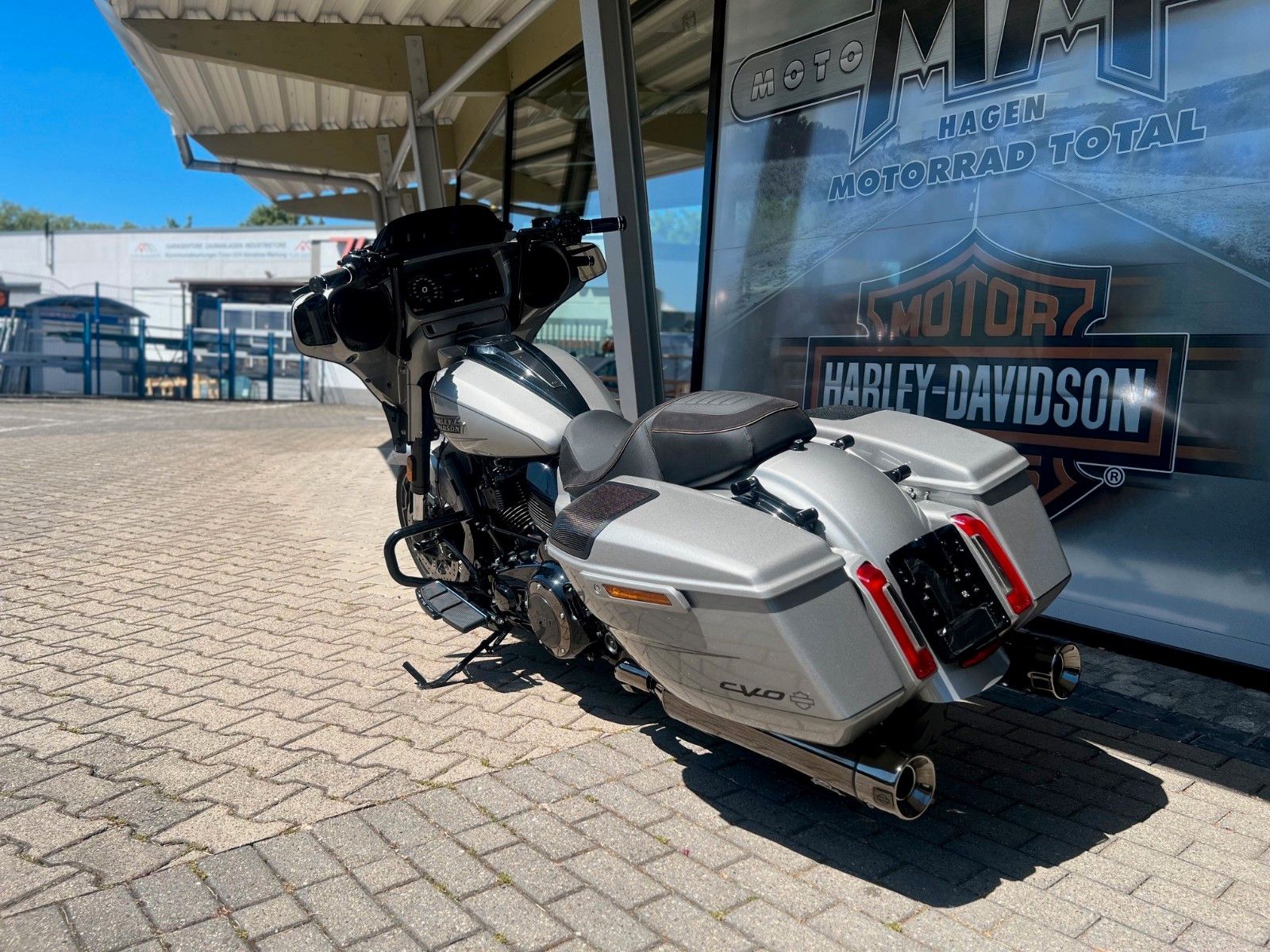 Fahrzeugabbildung Harley-Davidson Street Glide CVO Jekill & H-D Ape Lenker