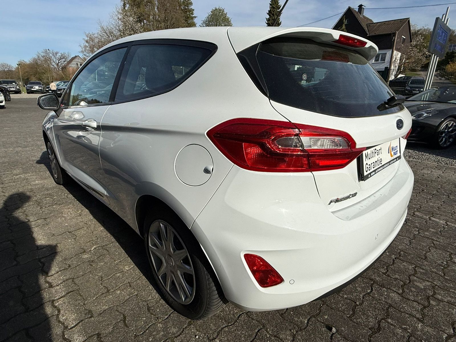 Fahrzeugabbildung Ford Fiesta 1,1i Cool & Connect, Klima, PDC