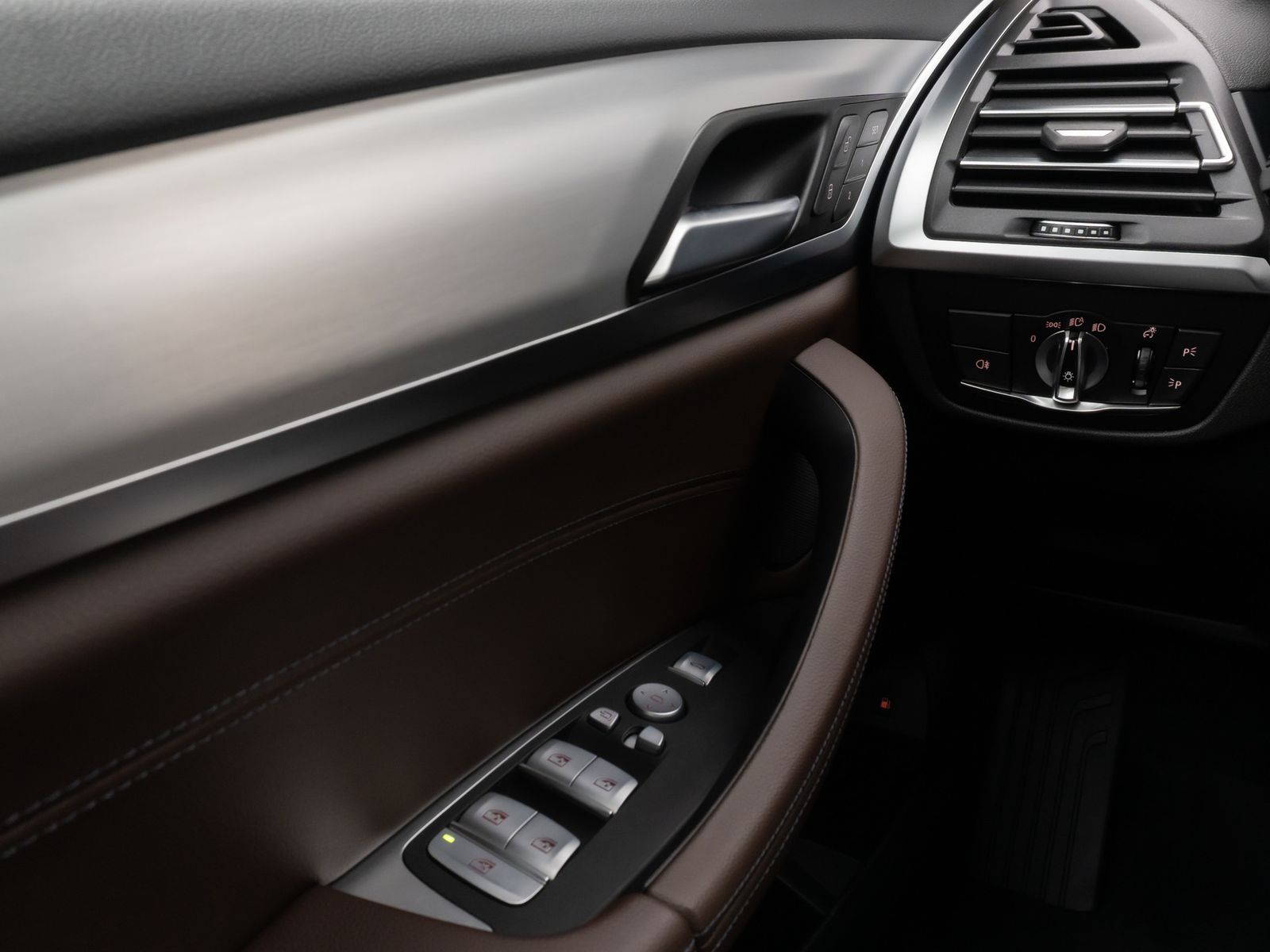 Fahrzeugabbildung BMW X3 xD30e Kamera HUD DAB AHK Sport Komfort Leder