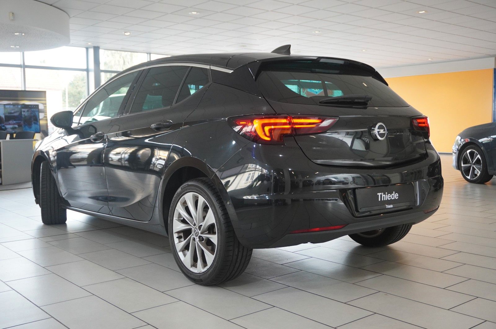 Fahrzeugabbildung Opel Astra K Lim. 1.4T INNOV. NAVI/LED/KAMERA/SH/TEMP