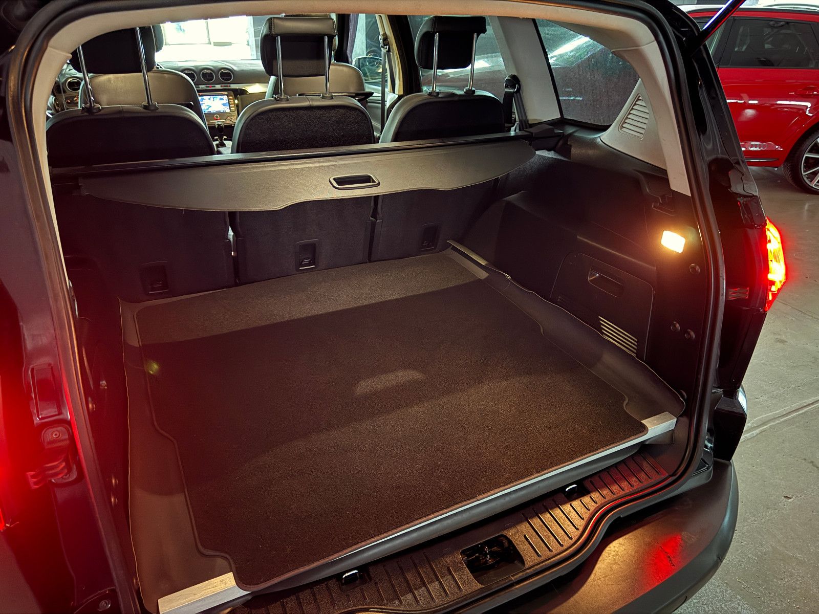 Fahrzeugabbildung Ford S-MAX AUTOMATIK SPORTPAKET TITANIUM X VOLL