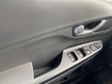 Hyundai Kona Elektro Trend 64 kWh Kam.+OBC+Navi+SHZ+ACC