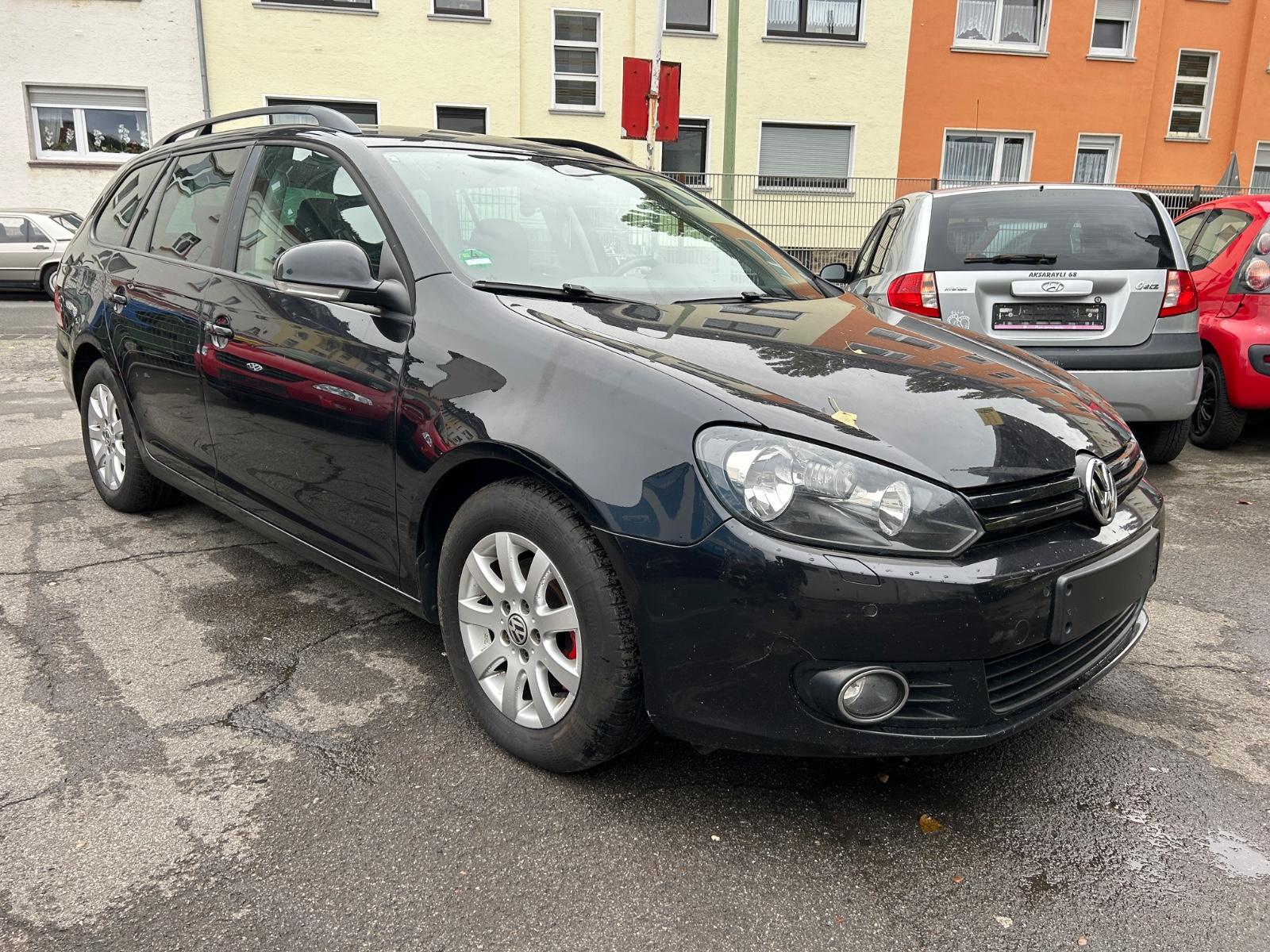 Volkswagen Golf 2011 — interior