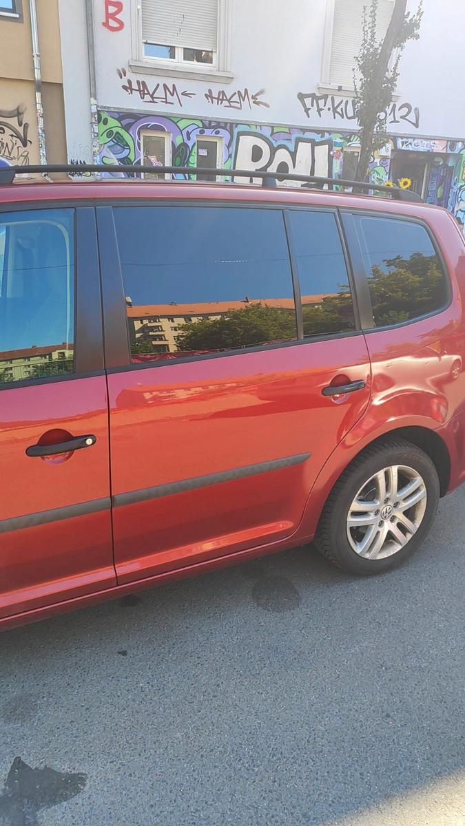 Volkswagen Touran 2011 — photo 8