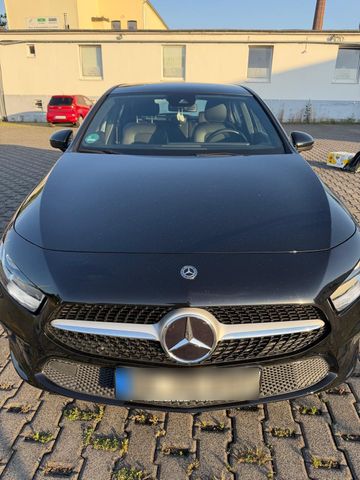 MERCEDES-BENZ Mercedes Benz A180d