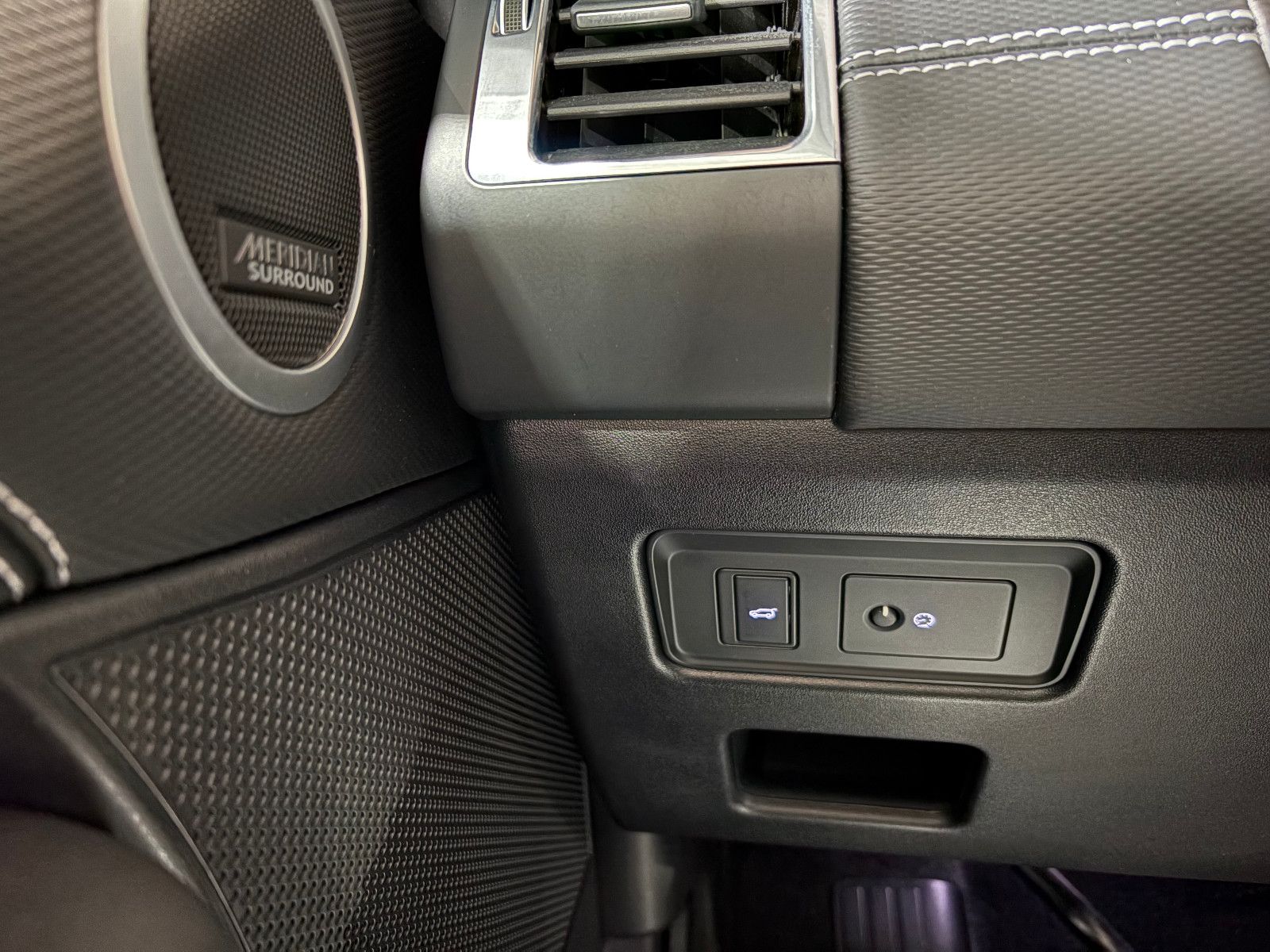 Fahrzeugabbildung Land Rover Discovery 5 R-Dynamic HSE D250 c AWD/PANO/MEMORY