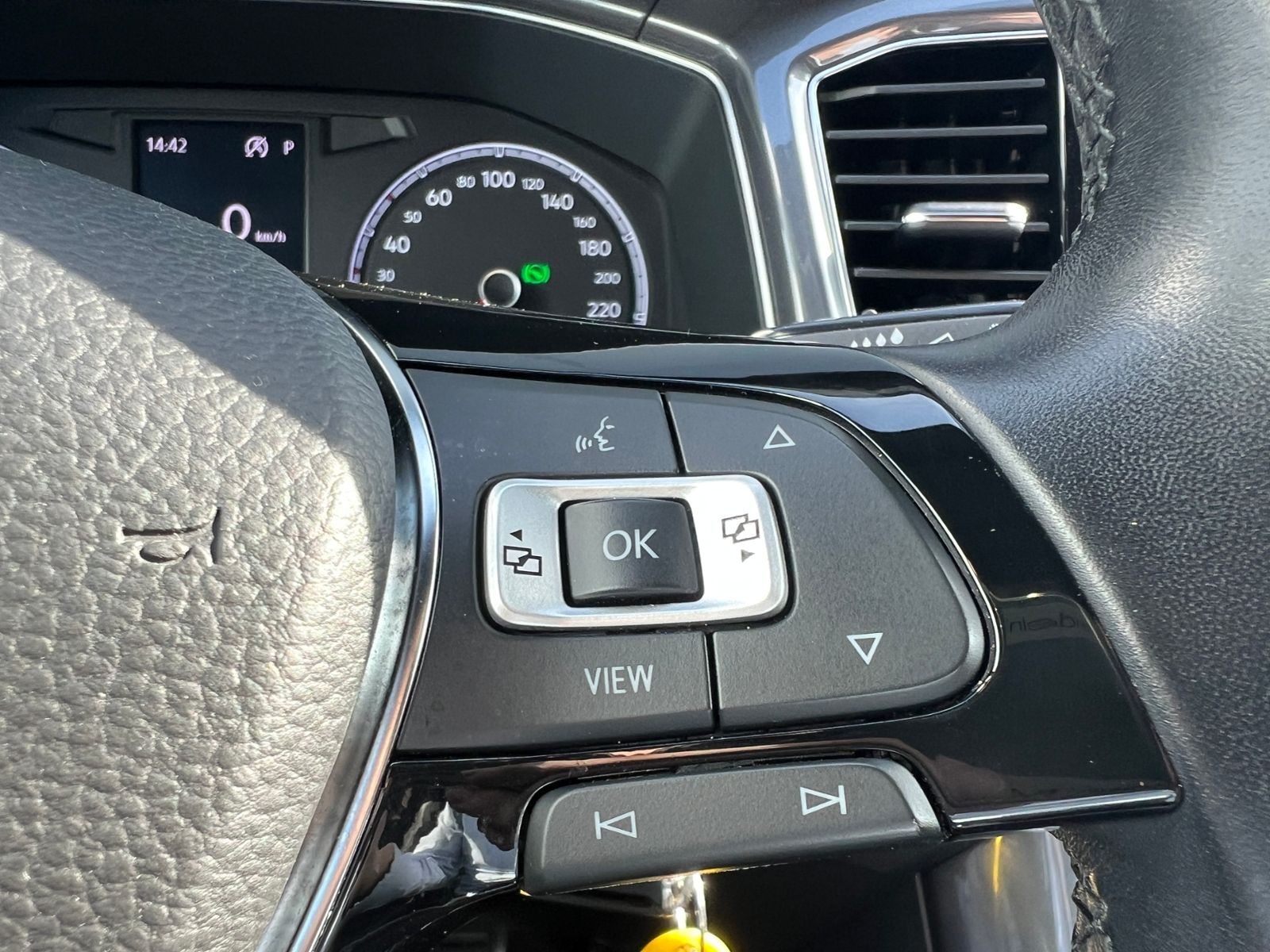 Fahrzeugabbildung Volkswagen T-Roc Sport 1.5 TSI DSG